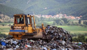 Hiqen rreth 3 mijë tonë mbeturina në pesë rajone të vendit
