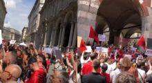 Shqiptarët në Milano dhe Firenze protestojnë kundër resortit në Zvërnec