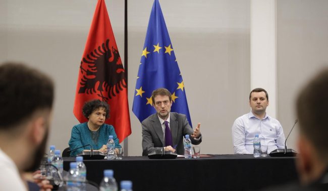 Hoxha takon të rinjtë e BDI-së: Marrëveshja e Ohrit mbetet themel i stabilitetit në Maqedoninë e Veriut