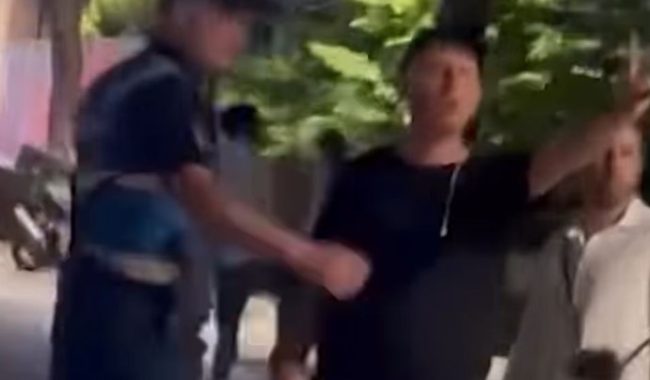 Konflikt pranë Sheshit “Skënderbej”, policia shoqëron personat e përfshirë