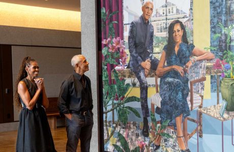 Një vepër kushtuar historisë së tyre: Prezantohet portreti i çiftit Obama