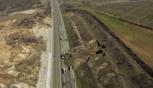 Rrëshqitjet e dheut në autostradë, Ministria nënshkruan kontratë në vlerë mbi 4 milionë euro