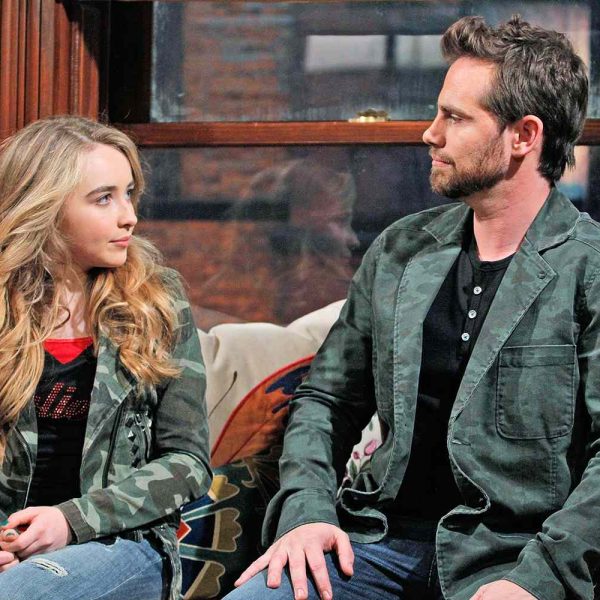 Rider Strong kujton Sabrina Carpenter para famës