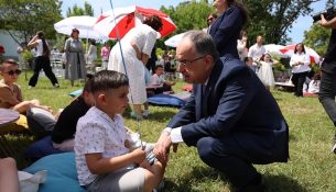 Begaj pret fëmijët e ushtarakeve në Presidencë për 1 Qershorin: Janë krenaria jonë kombëtare