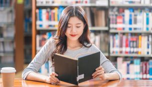Leximi për gjashtë minuta në ditë ndihmon në uljen e stresit