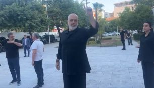 Në gjunjë vetëm për Melonin, jo Trump – Rama batuta me gazetarin italian