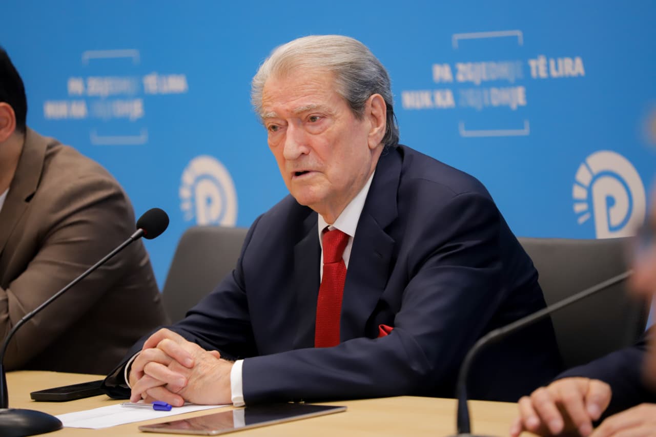 Berisha mbështet protestën që kërkon burgosjen e tij