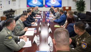 Pentagoni dhe Tirana riafirmojnë partneritetin strategjik në mbrojtje