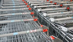 Shqiptarët hapin portofolin: Konsumi rritet me 6.7% në fillim të vitit