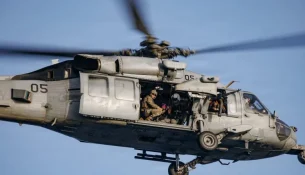 Droni detar amerikan shpëton ekuipazhin nga helikopteri i ushtrisë amerikane që u rrëzua pranë Hormuzit