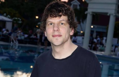 Jesse Eisenberg zbulon detaje nga filmi i ri “The Debut”