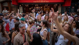Franca ndalon alkoolin në festivalet muzikore për shkak të alarmit për valë të nxehti