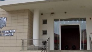 Premtonte studime jashtë vendit, dërgohet në gjyq administratori i një kompanie në Shkodër