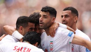 Letra e Iranit në dhomën e zhveshjes bën bujë në Kupën e Botës