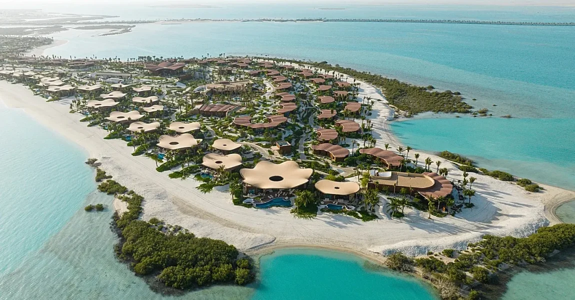 Arabia Saudite po ndërton “Maldivet e Lindjes së Mesme” në Detin e Kuq