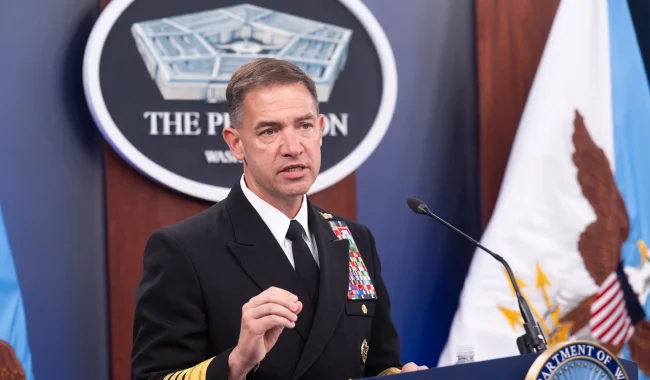 Axios: Komandanti i CENTCOM  frenoi ofensivën në Hormuz