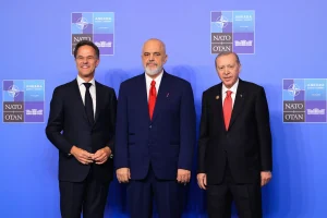 Bloomberg: Shqipëria nuk siguron ende organizimin e Samitit të NATO-s, Rama në qendër të vëmendjes në Ankara