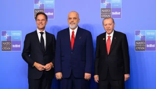 Bloomberg: Shqipëria nuk siguron ende organizimin e Samitit të NATO-s, Rama në qendër të vëmendjes në Ankara