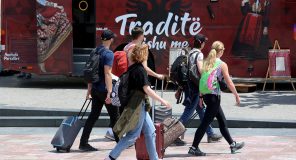 Rreth 5 milionë të huaj hynë në Shqipëri në 6 muaj, rritje me 6.2% e flukseve turistike