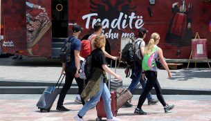 Rreth 5 milionë të huaj hynë në Shqipëri në 6 muaj, rritje me 6.2% e flukseve turistike