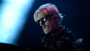 Muzika elektronike në zi, ndahet nga jeta DJ Kavinsky