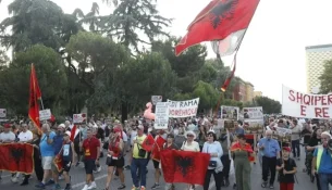 Vijon protesta në ditën e 60