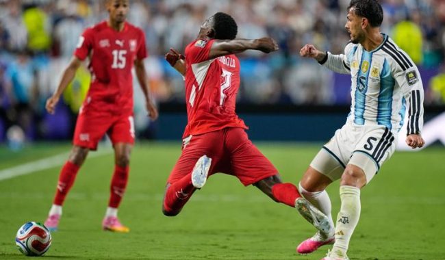 IFAB pranon gabimin: VAR-i u keqpërdor kundër Zvicrës në duelin ndaj Argjentinës