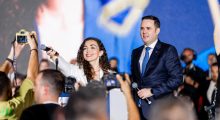Lumiri dhe Vjosa në tavolinën e Kurtit, ndërsa LDK po ua heq karriget