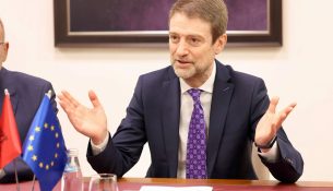 Ferit Hoxha: Ne bëjmë reformat, BE duhet të mbajë pjesën e saj
