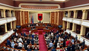 Parlamenti mbyll dyert për diskutimin e huas amerikane për mbrojtjen
