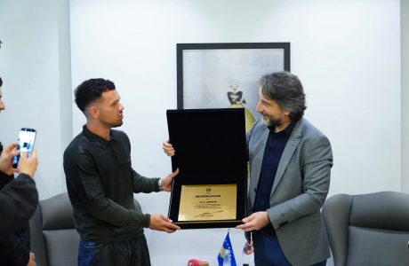 Rama i ndan mirënjohje Yll Limanit për kontributin në art dhe kulturë
