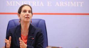 Kumbaro apel prindërve: Regjistroni fëmijët në shkollë deri më 31 korrik përmes e-Albania