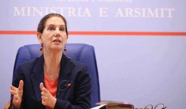 Kumbaro apel prindërve: Regjistroni fëmijët në shkollë deri më 31 korrik përmes e-Albania