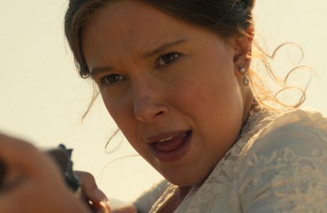 Millie Bobby Brown: Vapa ekstreme ishte sfida më e madhe gjatë xhirimeve të “Enola Holmes 3”
