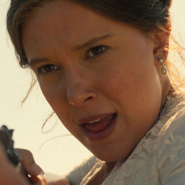 Millie Bobby Brown: Vapa ekstreme ishte sfida më e madhe gjatë xhirimeve të “Enola Holmes 3”