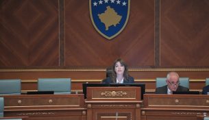 Albulena Haxhiu zgjidhet kryetare e Kuvendit të Kosovës