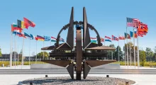Shqipëria në pritje, NATO përballë një krisjeje transatlantike