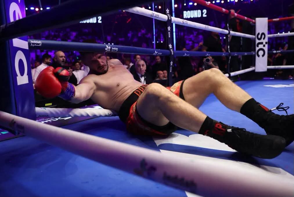 Joshua i mbijeton  stuhisë  së Prengës dhe triumfon me nokaut