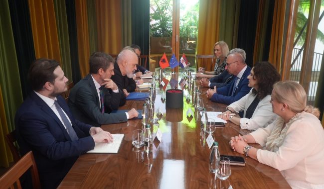 Rama pret ministrin kroat, në fokus partneriteti strategjik dhe NATO