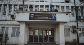 Temperaturat e larta, KGJK autorizon reduktimin e punës në Pallatin e Drejtësisë
