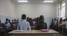 Shkollat po zbrazen: Çfarë po i ndodh arsimit në Kosovë?