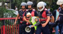 Protesta para Kuvendit, nisin shoqërimet e para nga Policia
