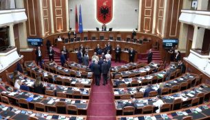Përplasje për Avokatin e Popullit, opozita bllokon foltoren e Kuvendit