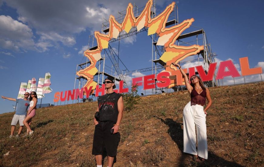 Publikohet programi i Sunny Hill Festival