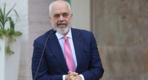 Rama refuzon thirrjet për dorëheqje: “Nuk e prish kontratën me 800 mijë shqiptarë”