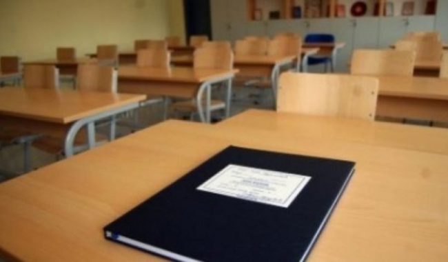 Rënia e nxënësve lë jashtë grantit mbi 3 mijë mësimdhënës
