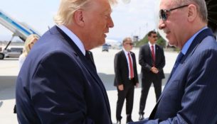 Trump rikthen kërkesën për Groenlandën dhe kërcënon me tërheqjen e trupave amerikane nga Evropa
