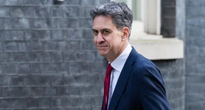 Kush është Ed Miliband, kryediplomati i ri britanik që mbrojti ndërhyrjen në Kosovë?