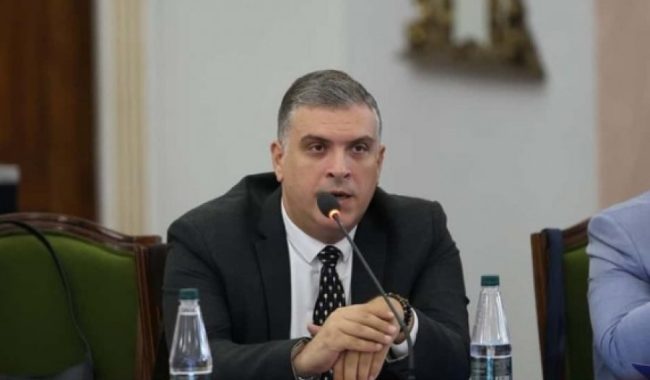 Blushi shkresë zyrtare Lamallarit dhe Hitës për dhunën në protestën para Kuvendit