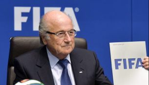 Blatter sulmon Infantinon: ‘Nuk e di nëse pasuesi im është Trump apo ai’